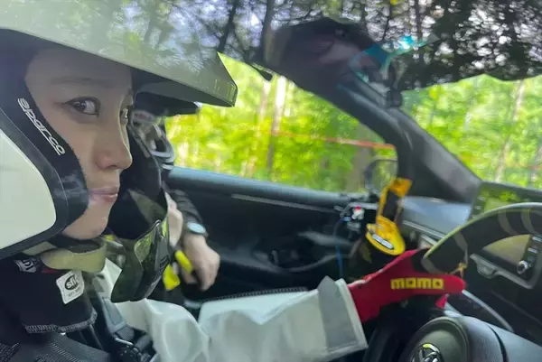 「平日会社員、週末レースクイーンの赤城ありさがラリージャパンを目指して始動！」の画像