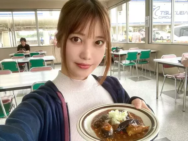 「平日会社員、週末レースクイーンの赤城ありさがラリージャパンを目指して始動！」の画像