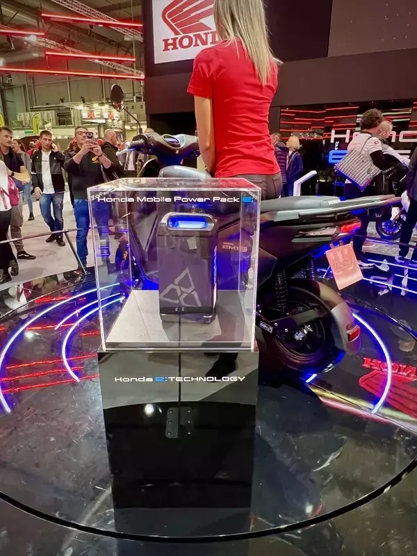 「私たちのバイクはどうなる？ イタリアの「EICMA」で見た日本メーカーの最新電動バイクたち」の画像