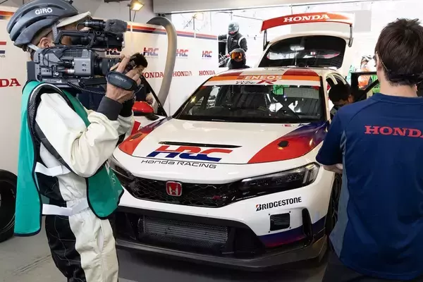 「Honda「S660」を作った中の人はレーシングチームの監督兼ドライバーになっていた！」の画像