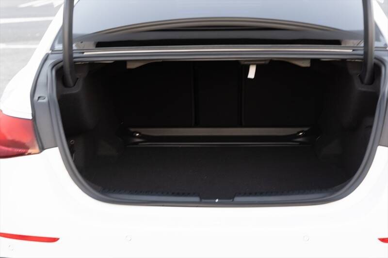 1000km走破で実証！ メルセデス「E220d」のディーゼルは“圧倒的な疲労感のなさ”と“超低燃費”だった