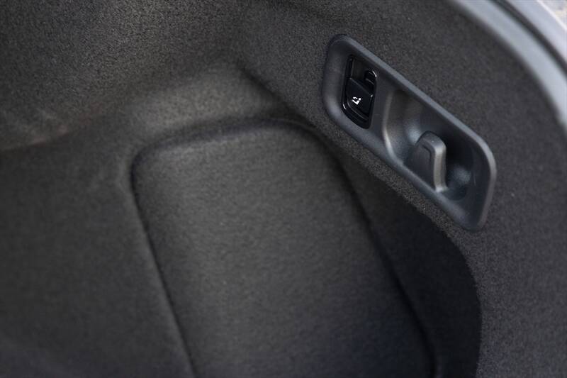 1000km走破で実証！ メルセデス「E220d」のディーゼルは“圧倒的な疲労感のなさ”と“超低燃費”だった