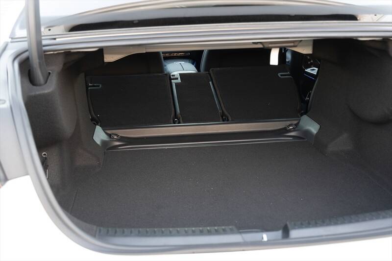 1000km走破で実証！ メルセデス「E220d」のディーゼルは“圧倒的な疲労感のなさ”と“超低燃費”だった