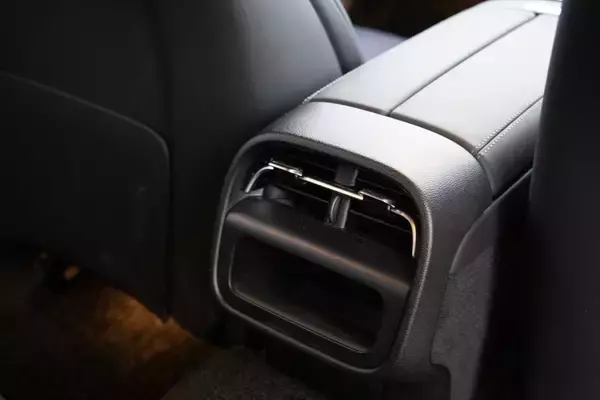 「1000km走破で実証！ メルセデス「E220d」のディーゼルは“圧倒的な疲労感のなさ”と“超低燃費”だった」の画像