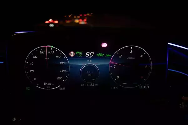 「1000km走破で実証！ メルセデス「E220d」のディーゼルは“圧倒的な疲労感のなさ”と“超低燃費”だった」の画像