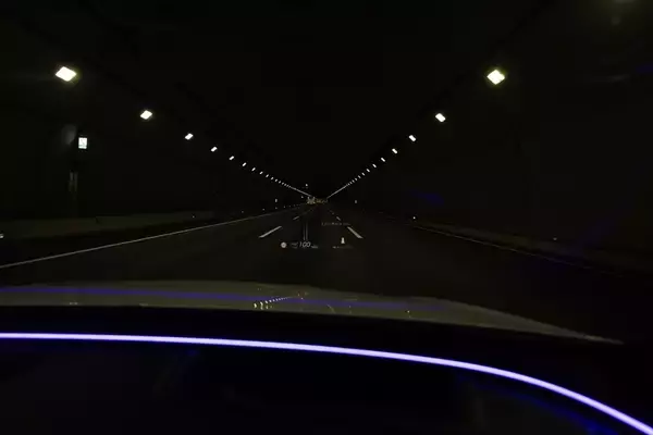 「1000km走破で実証！ メルセデス「E220d」のディーゼルは“圧倒的な疲労感のなさ”と“超低燃費”だった」の画像