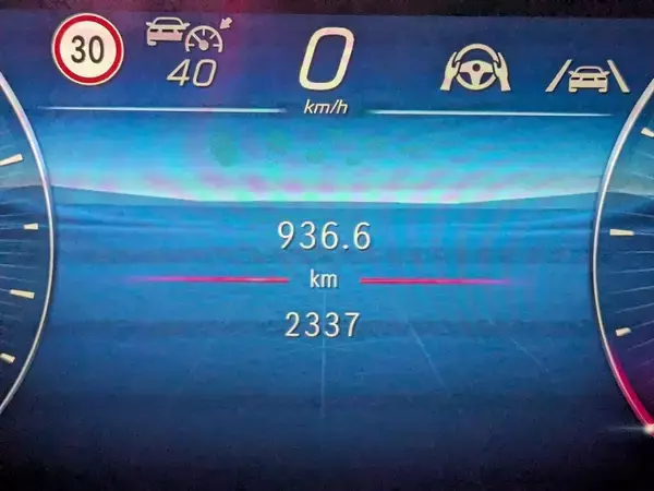 「1000km走破で実証！ メルセデス「E220d」のディーゼルは“圧倒的な疲労感のなさ”と“超低燃費”だった」の画像