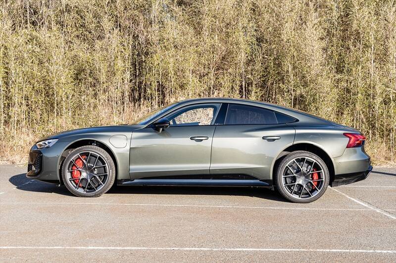 スペックがバグレベル！ 1027N・mの超トルクを誇るアウディの最新EVがガチで凄すぎた件