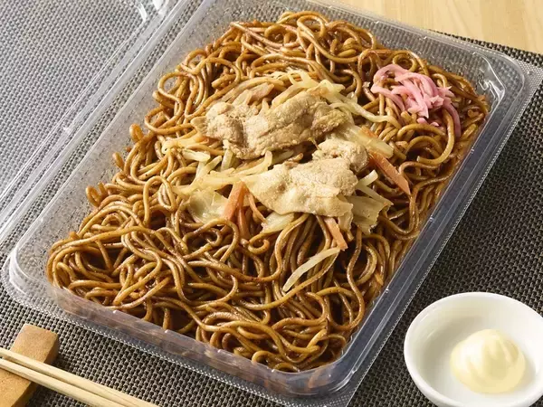 【本日から】麺20％増「大盛焼そば」が値段そのまま！具40％増のサンドも