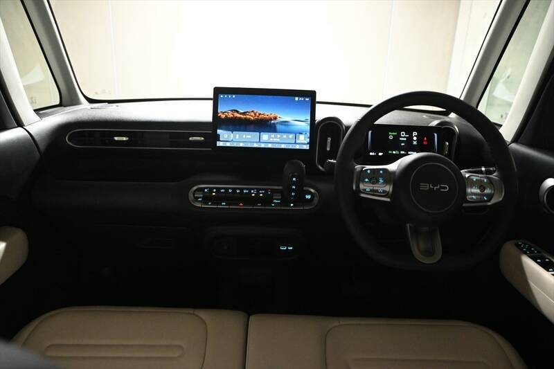 航続320kmでフル装備！ BYDの軽EV「RACCO」は日本の軽自動車の“聖域”をどう切り崩すか