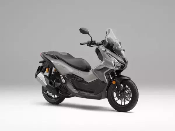 「Honda「ADV160」進化！ スマホ連携対応＆TFT化、冒険スクーターがさらに今どき仕様に」の画像