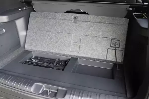 「【ランクル250と何が違う？】約500万円高いレクサス「GX550」に乗ってわかった“価格差の正体”」の画像