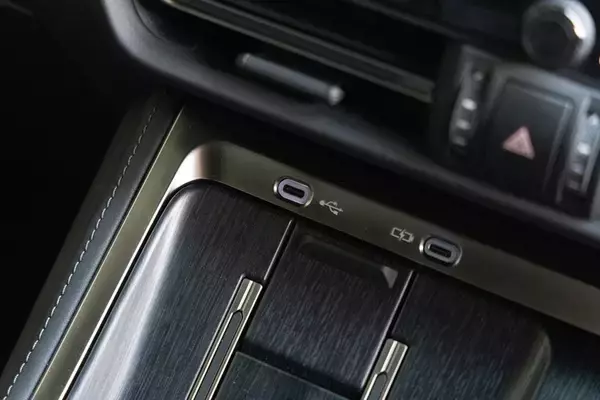「【ランクル250と何が違う？】約500万円高いレクサス「GX550」に乗ってわかった“価格差の正体”」の画像