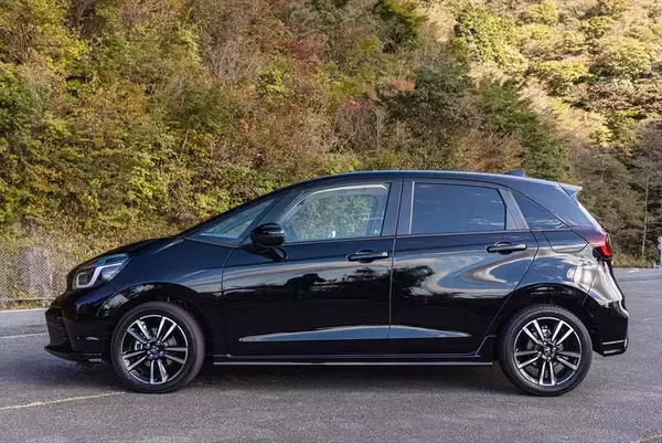 「2022年に乗ったクルマの中でベストバイはホンダの「FIT e:HEV RS」に決定！」の画像