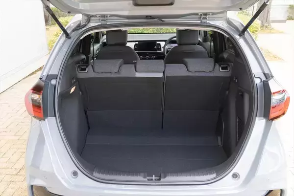 「2022年に乗ったクルマの中でベストバイはホンダの「FIT e:HEV RS」に決定！」の画像