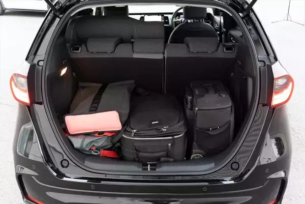 「2022年に乗ったクルマの中でベストバイはホンダの「FIT e:HEV RS」に決定！」の画像