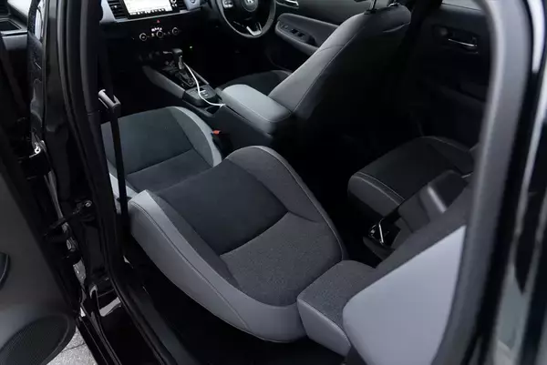 「2022年に乗ったクルマの中でベストバイはホンダの「FIT e:HEV RS」に決定！」の画像