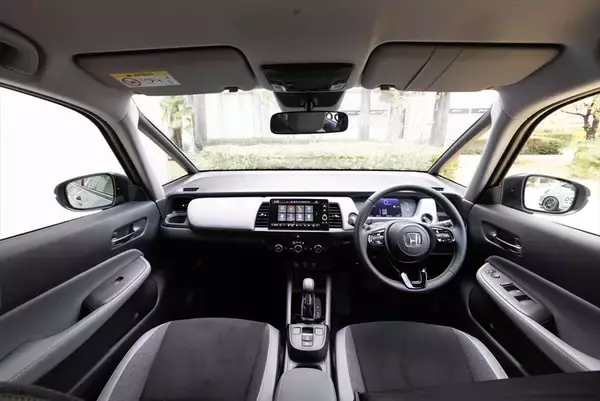 「2022年に乗ったクルマの中でベストバイはホンダの「FIT e:HEV RS」に決定！」の画像