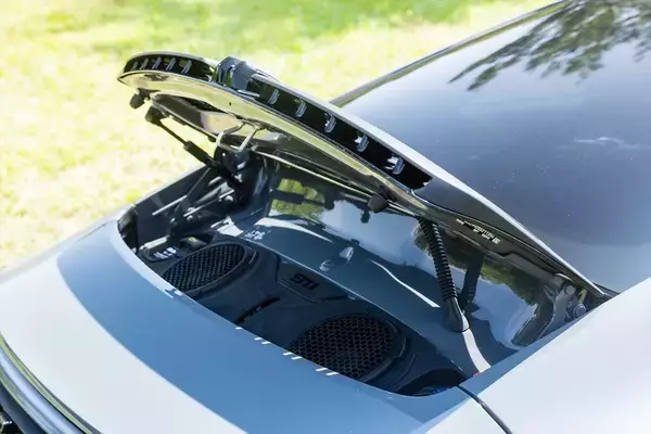 「ポルシェ「911 GTS」のハイブリッドに911のSDGsを見た！」の画像