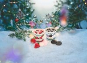 オレオ増量も！ マクドナルド「苺 オレオ」「超 オレオ」のホリデー向けマックフルーリー