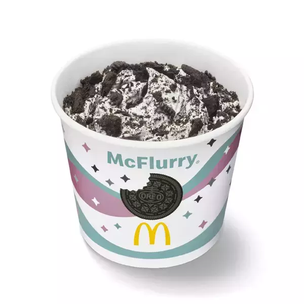 「オレオ増量も！ マクドナルド「苺 オレオ」「超 オレオ」のホリデー向けマックフルーリー」の画像