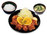 「松のやが攻めてる！ 鮮やか「オレンジ」の唐揚げ定食」の画像3