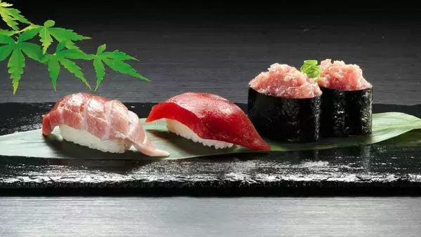 天然を揃えた！ くら寿司「まぐろ三昧フェア」  リッチな一皿「天然マグロ食べ比べ」も用意