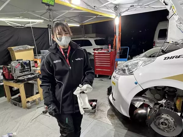 「現役RQの荏崎ろあ、WRC・ラリージャパンで世界戦のメカニックデビュー！」の画像