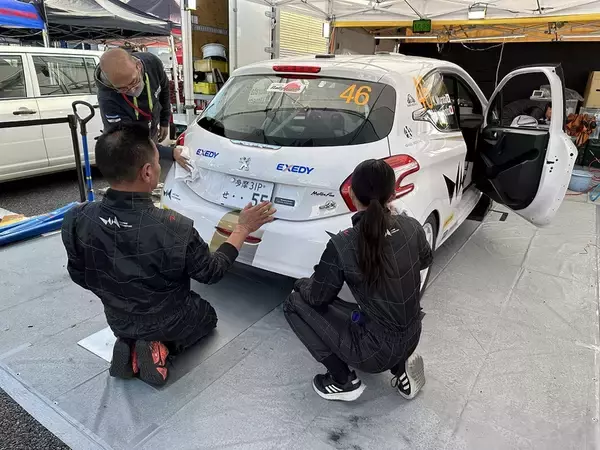 「現役RQの荏崎ろあ、WRC・ラリージャパンで世界戦のメカニックデビュー！」の画像