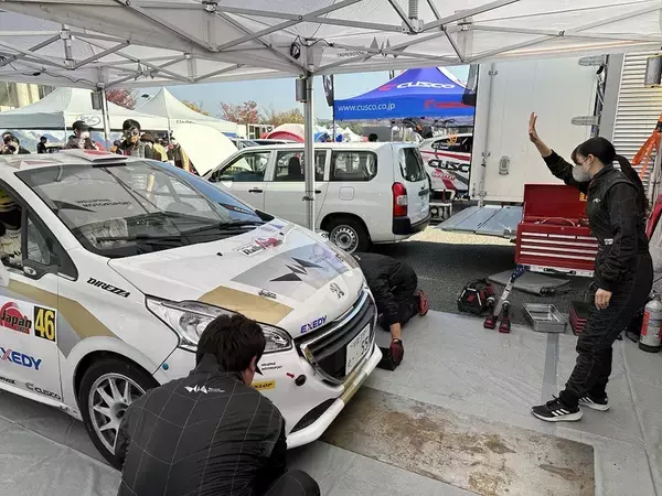 「現役RQの荏崎ろあ、WRC・ラリージャパンで世界戦のメカニックデビュー！」の画像