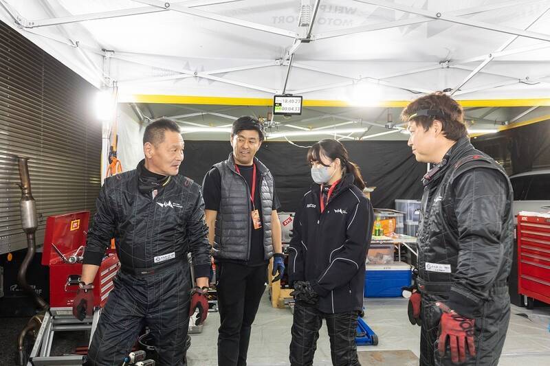 現役RQの荏崎ろあ、WRC・ラリージャパンで世界戦のメカニックデビュー！