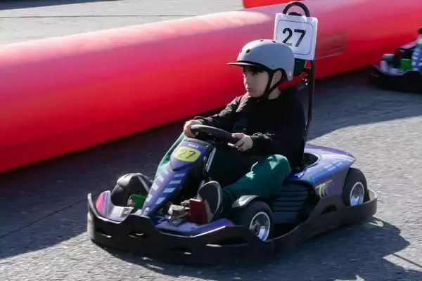 「1000馬力ドリフトに子どもEVカートまで！ BIGLOBEの走行会が楽しすぎた件」の画像