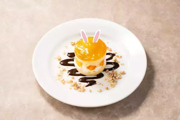 「デニーズ、なんでも「月見」に!? ジャンバラヤもハンバーグもたまごのせ」の画像