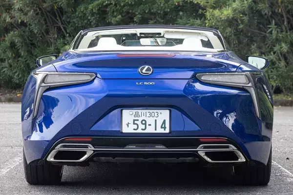 「レクサスの高級オープン「LC500 コンバーチブル」は快適さのその先を教えてくれる」の画像
