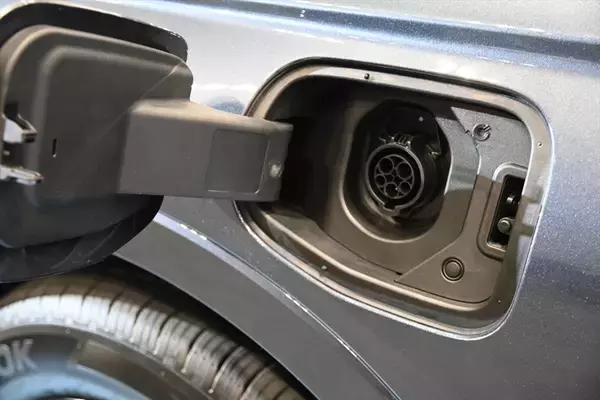 「ホンダ、水素が燃料の「CR-V e:FCEV」を発表！ 近所はEVモード、遠出はFCモードで！」の画像