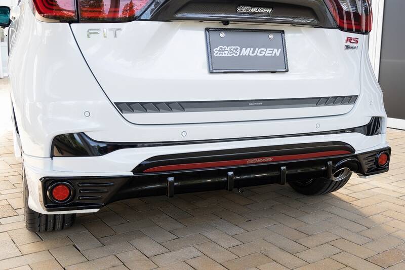 Honda「FIT RS」に“力強さ”を加える無限のアクセサリーをチェック！