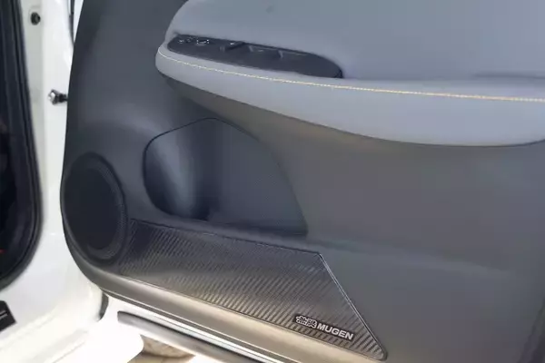 「Honda「FIT RS」に“力強さ”を加える無限のアクセサリーをチェック！」の画像