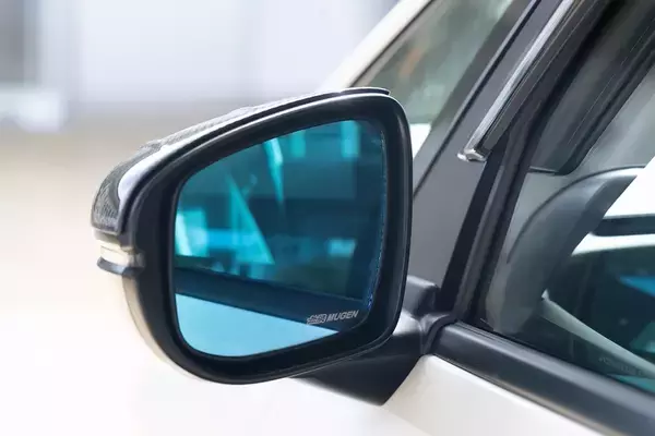 「Honda「FIT RS」に“力強さ”を加える無限のアクセサリーをチェック！」の画像