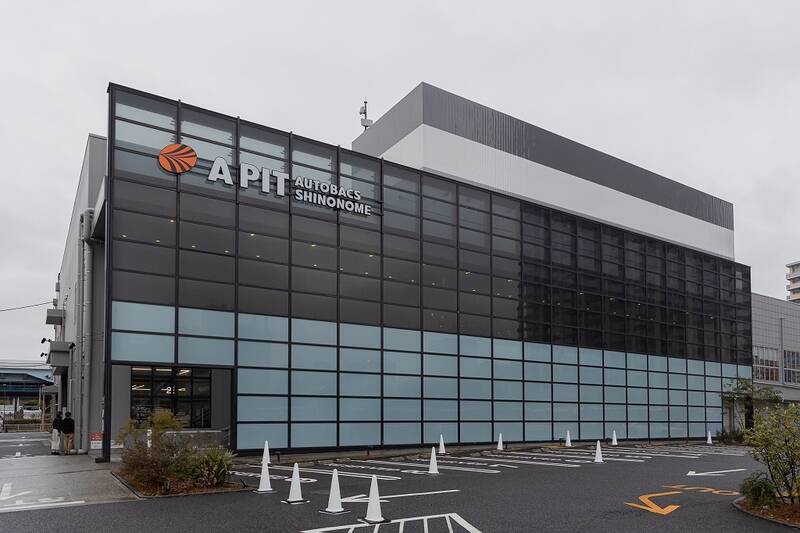 織戸学選手も参加！ スープラと86をテーマに100台以上が早朝の東雲に集合！