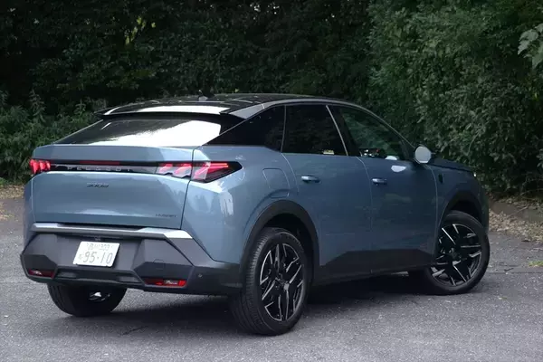 「プジョーの新SUV「3008」はデザインでの購入者が大半！ リゾートホテルのような内装とクーペフォルムが牽引する」の画像