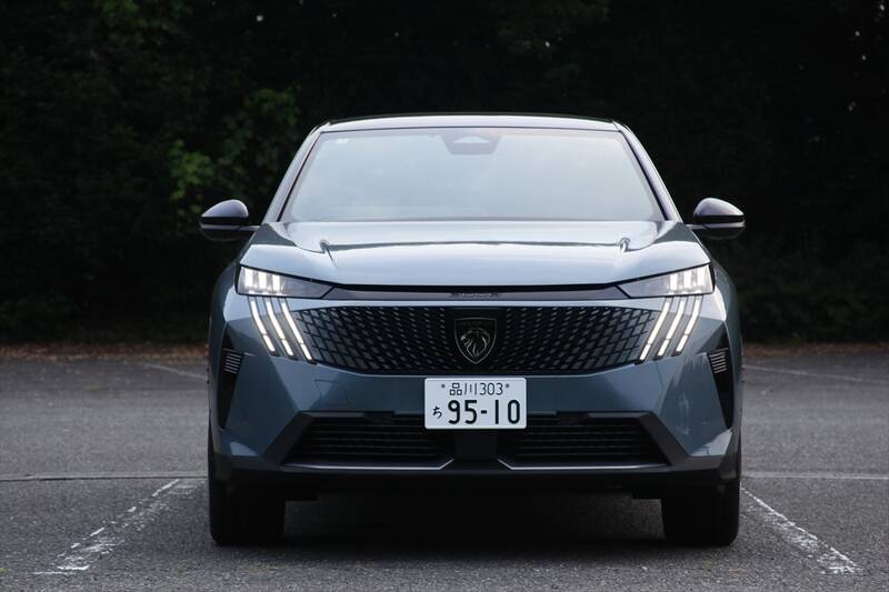 プジョーの新SUV「3008」はデザインでの購入者が大半！ リゾートホテルのような内装とクーペフォルムが牽引する