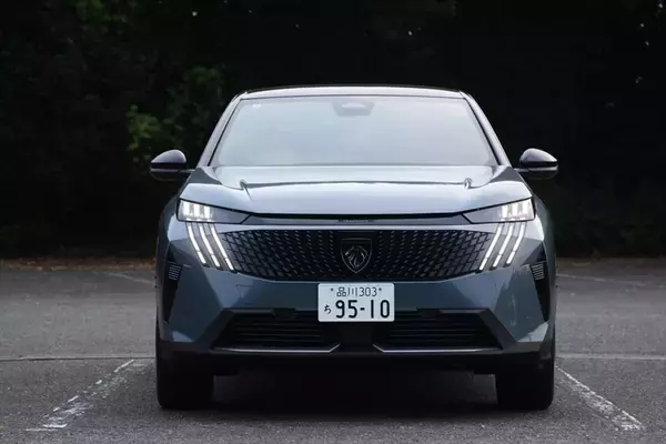 「プジョーの新SUV「3008」はデザインでの購入者が大半！ リゾートホテルのような内装とクーペフォルムが牽引する」の画像
