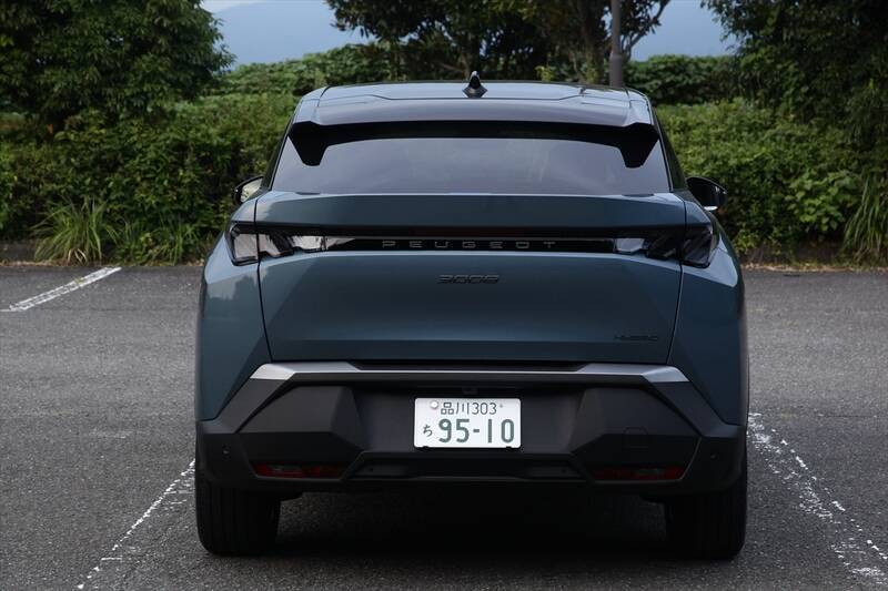 プジョーの新SUV「3008」はデザインでの購入者が大半！ リゾートホテルのような内装とクーペフォルムが牽引する