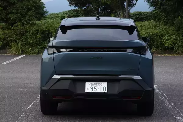 「プジョーの新SUV「3008」はデザインでの購入者が大半！ リゾートホテルのような内装とクーペフォルムが牽引する」の画像