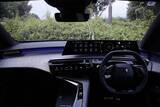 「プジョーの新SUV「3008」はデザインでの購入者が大半！ リゾートホテルのような内装とクーペフォルムが牽引する」の画像7
