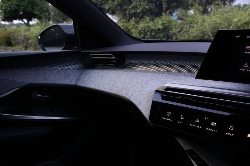 プジョーの新SUV「3008」はデザインでの購入者が大半！ リゾートホテルのような内装とクーペフォルムが牽引する