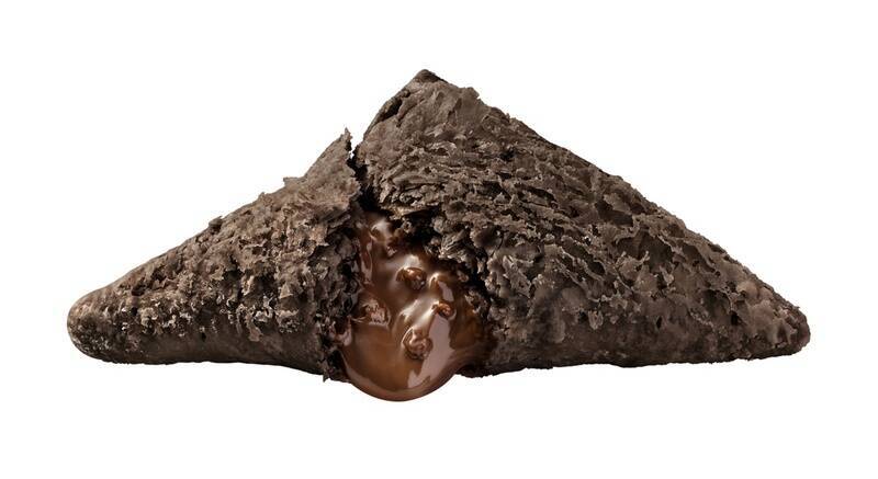 今年も！ マクドナルド「三角チョコパイ」本日スタート 「黒」と「いちご」