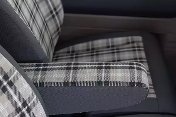 「これがN-BOXの本命!?　Honda「N-BOX JOY」は遊びをテーマにアウトドア風味を詰め込んだ」の画像