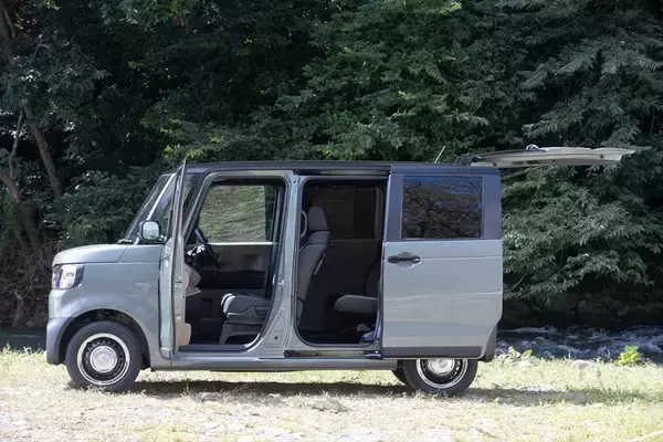 「これがN-BOXの本命!?　Honda「N-BOX JOY」は遊びをテーマにアウトドア風味を詰め込んだ」の画像