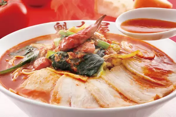 「辛さ5段階＆チーズかけ放題！夏のピリ辛トマト麺がうまそ」の画像